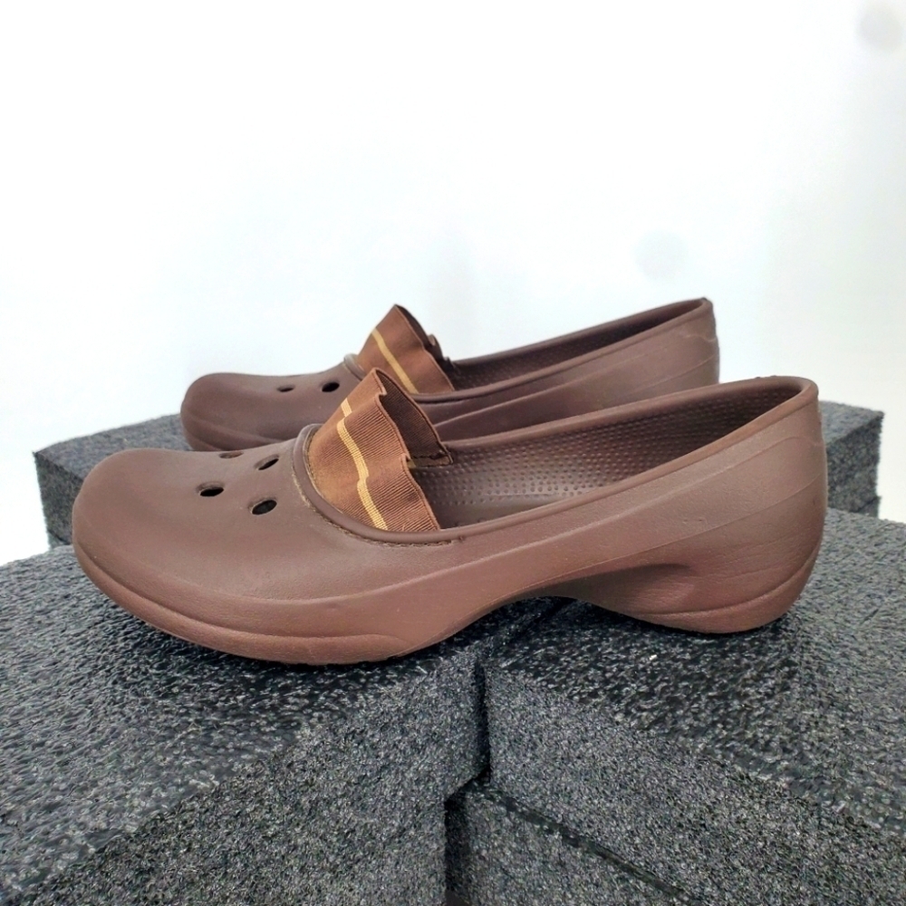 CROCS Womenโs Juneau Elastic Vamp Brown Comfort Casual Dress Flats Size 8 Shoes